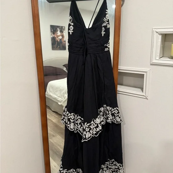 Elegant Black and White Floral Maxi Dress - Picture 2 of 5